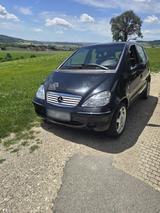 Mercedes-Benz Mercedes A-Klasse 190 - Mercedes-Benz 190 mit Benzin-Antrieb: mit Klimaanlage