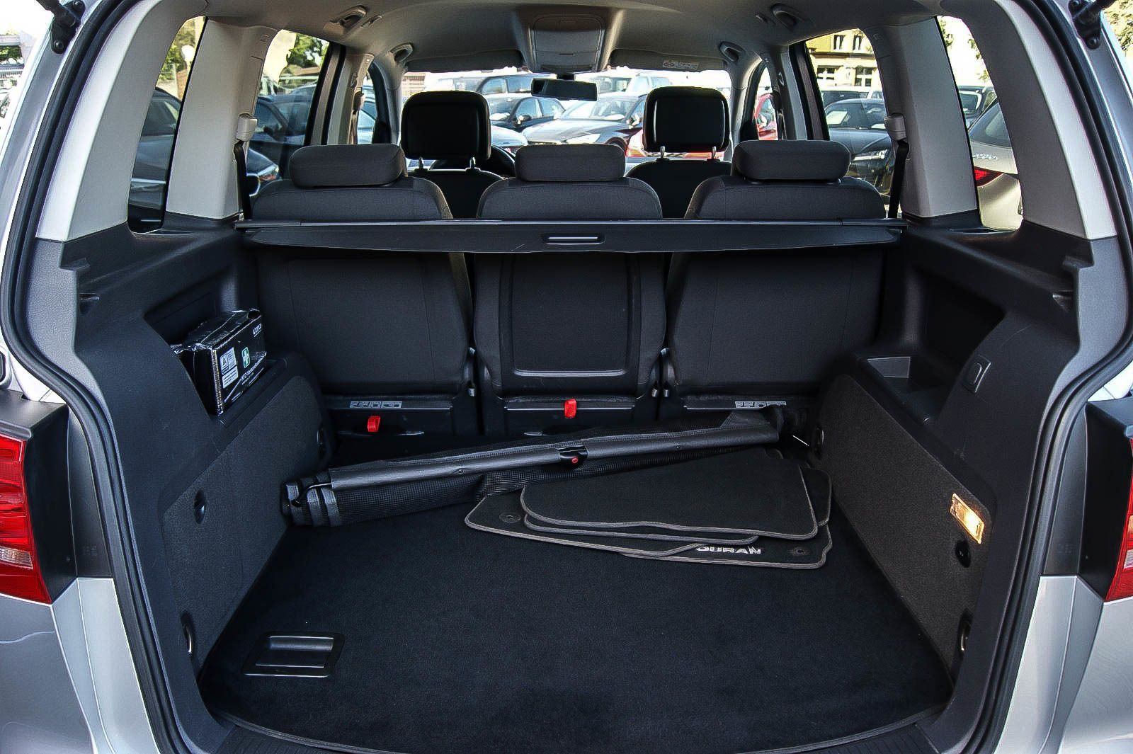 Fahrzeugabbildung Volkswagen Touran 1.4 TSI PARKLENKASSISTENT WINTER 1.HAND