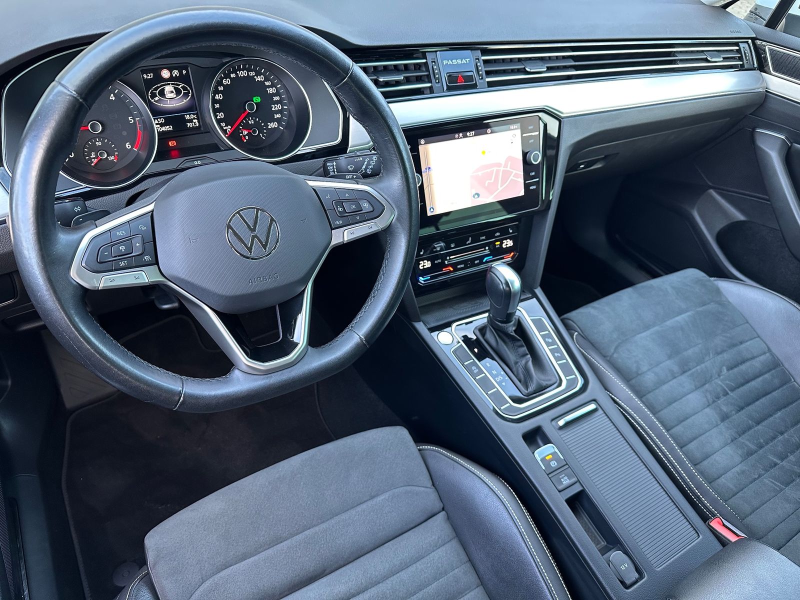 Fahrzeugabbildung Volkswagen Passat Variant 2.0 TDI DSG Elegance NAV+LED+PANO