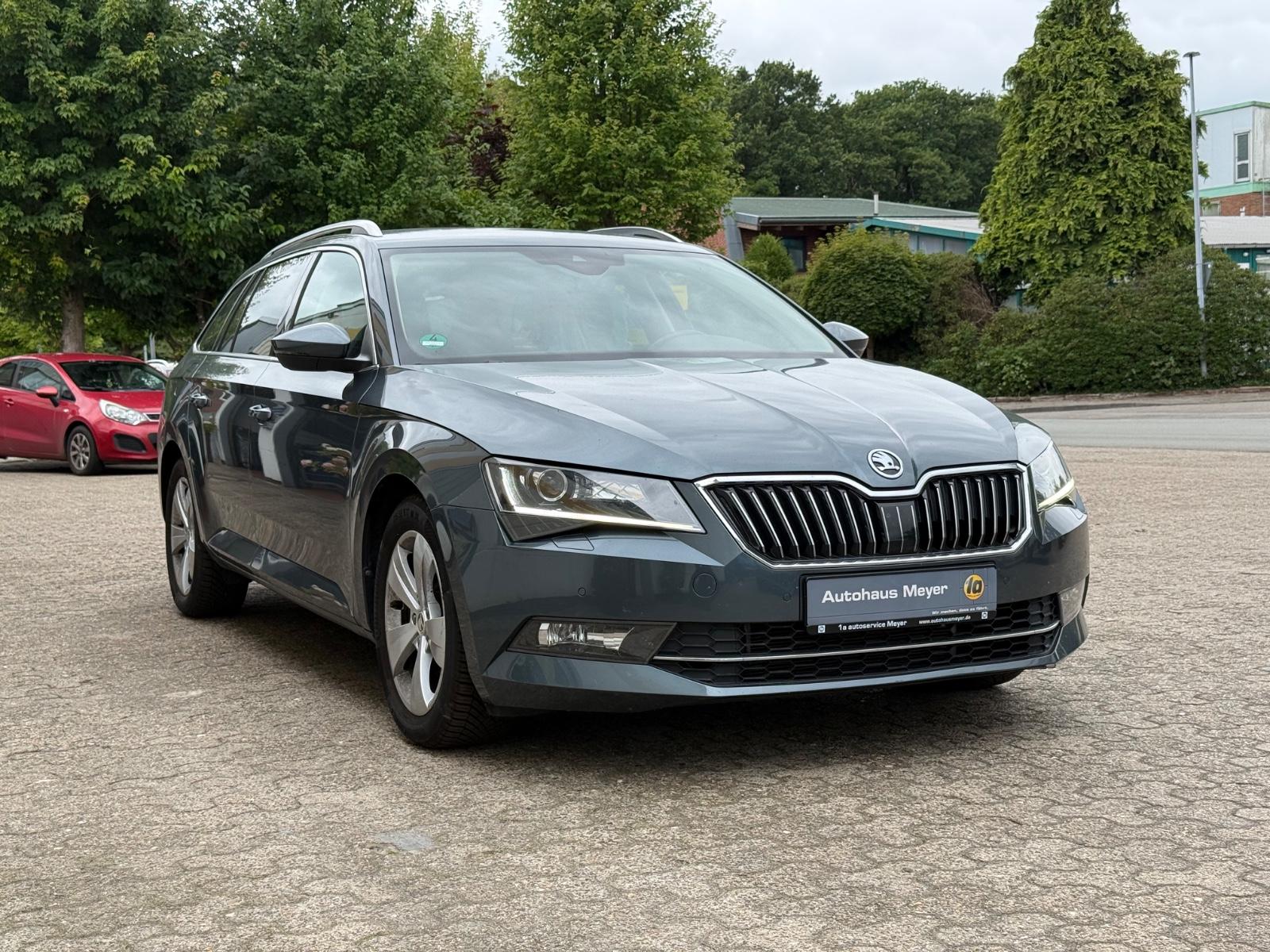 Skoda Superb Combi 2.0 TDI DSG Style AHK*Kamera*GJR