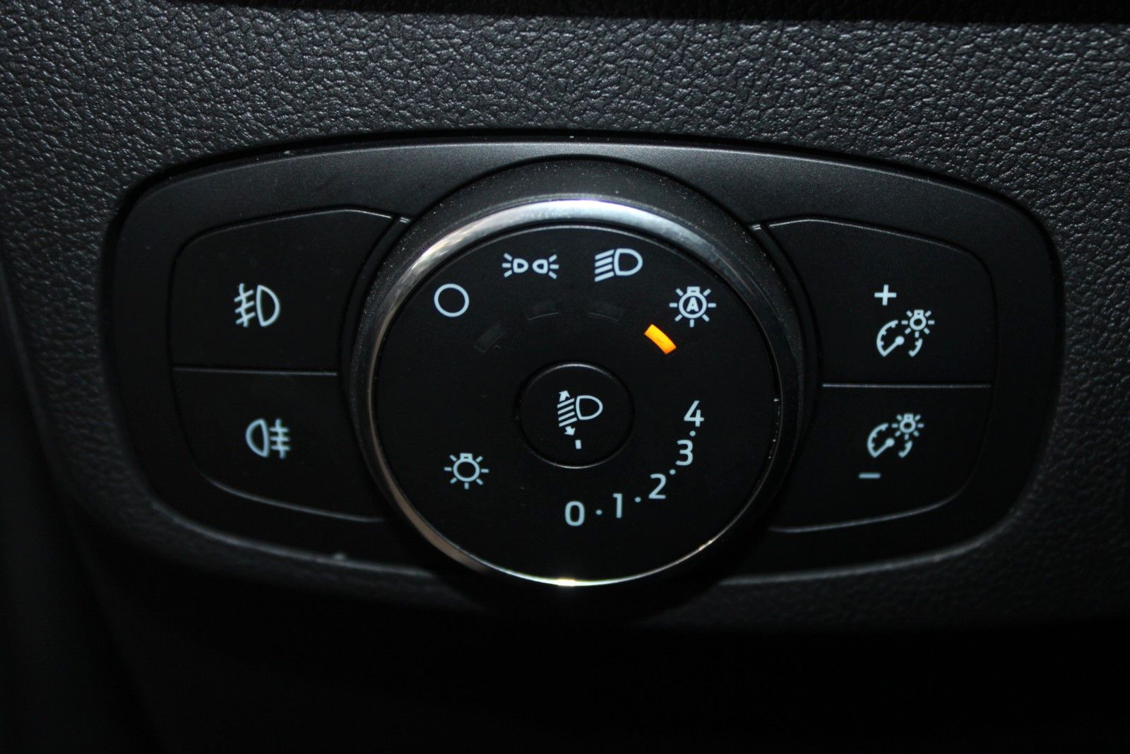 Fahrzeugabbildung Ford Focus ST-Line Aut. LED ACC BLIS WinterPaket uvm.
