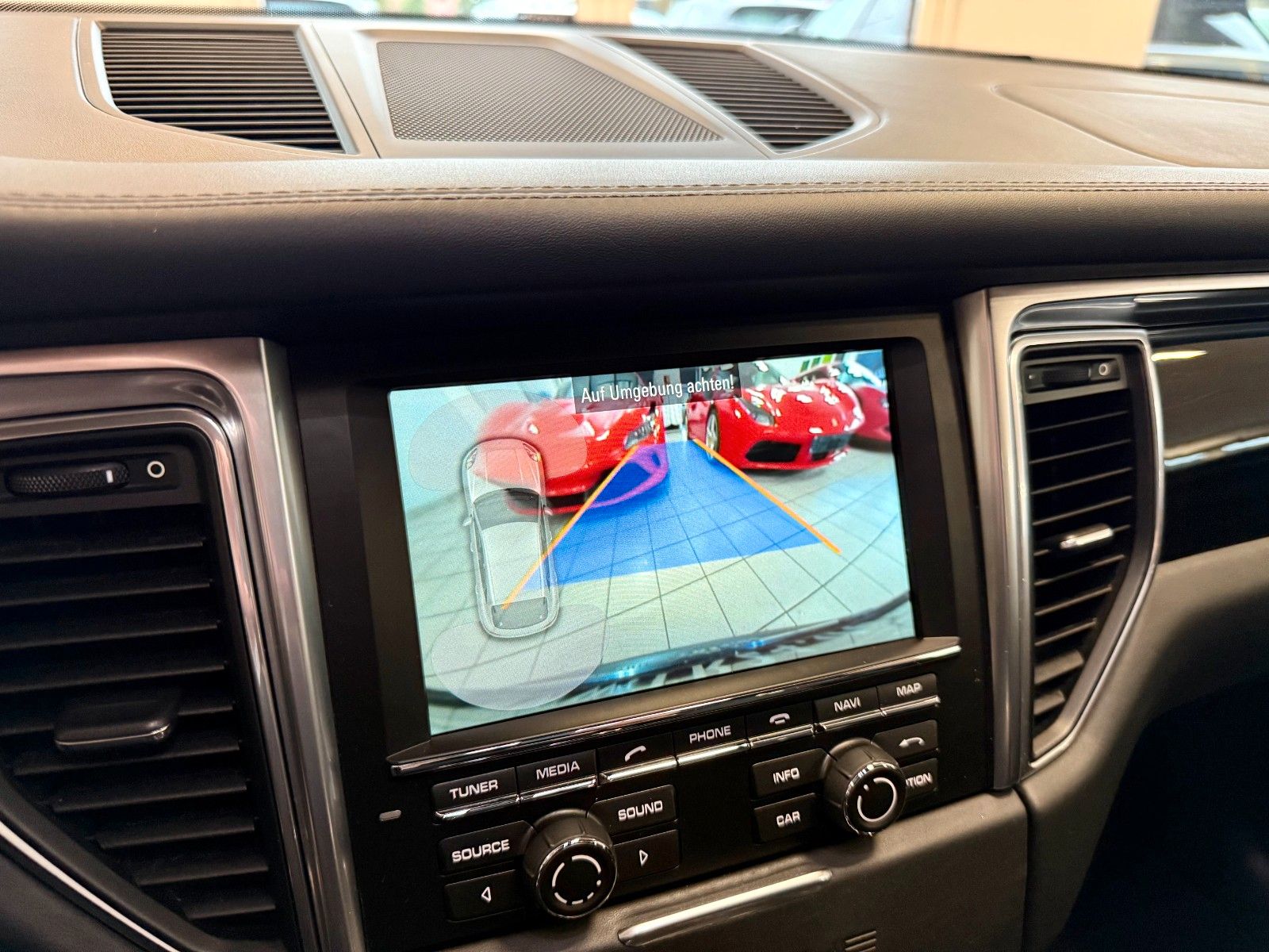 Fahrzeugabbildung Porsche Macan Turbo Luftfederung/AHK/Keyless/ACC