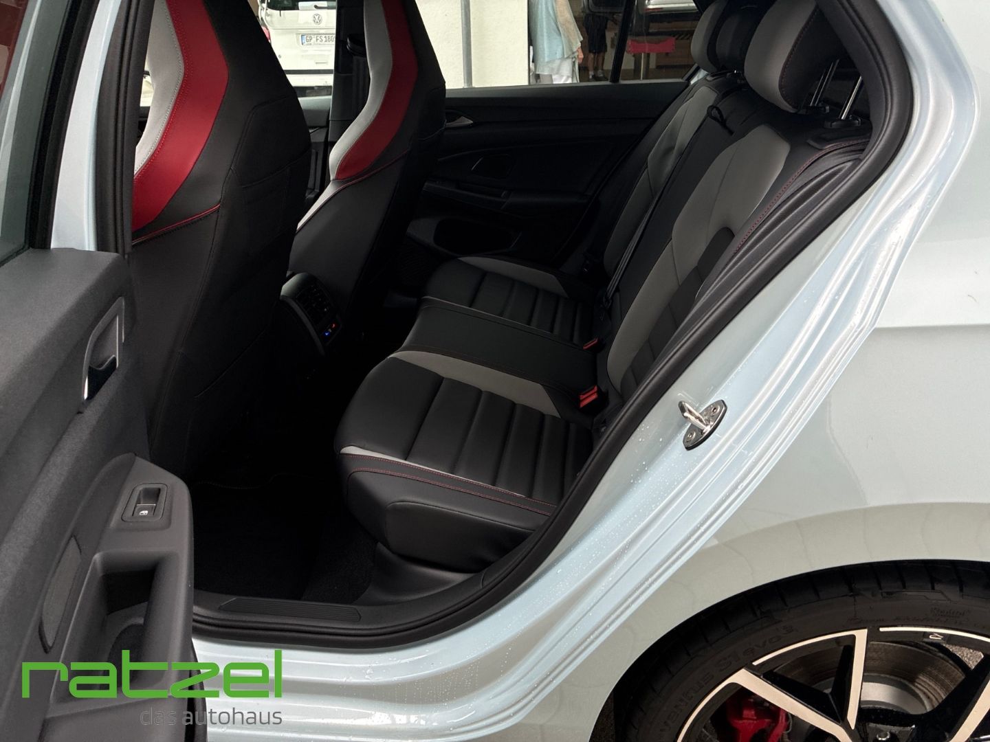 Fahrzeugabbildung Volkswagen Golf GTI 2.0 TSI DSG Leder+Harman+LED+ACC+PDC