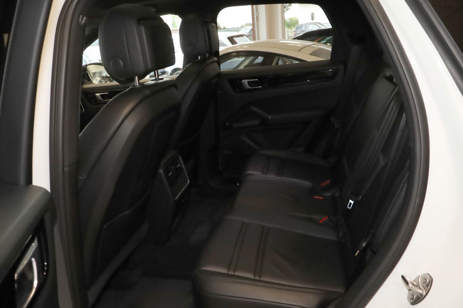 Fahrzeugabbildung Porsche Cayenne V6 Luftfederung, Panorama, ACC, Keyless