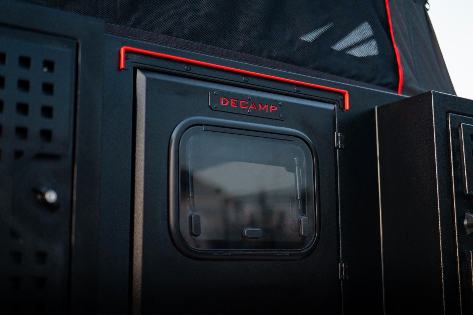 Fahrzeugabbildung Dodge RAM 5.7 V8 4x4 + DECAMP BACKPACK Camper Autark