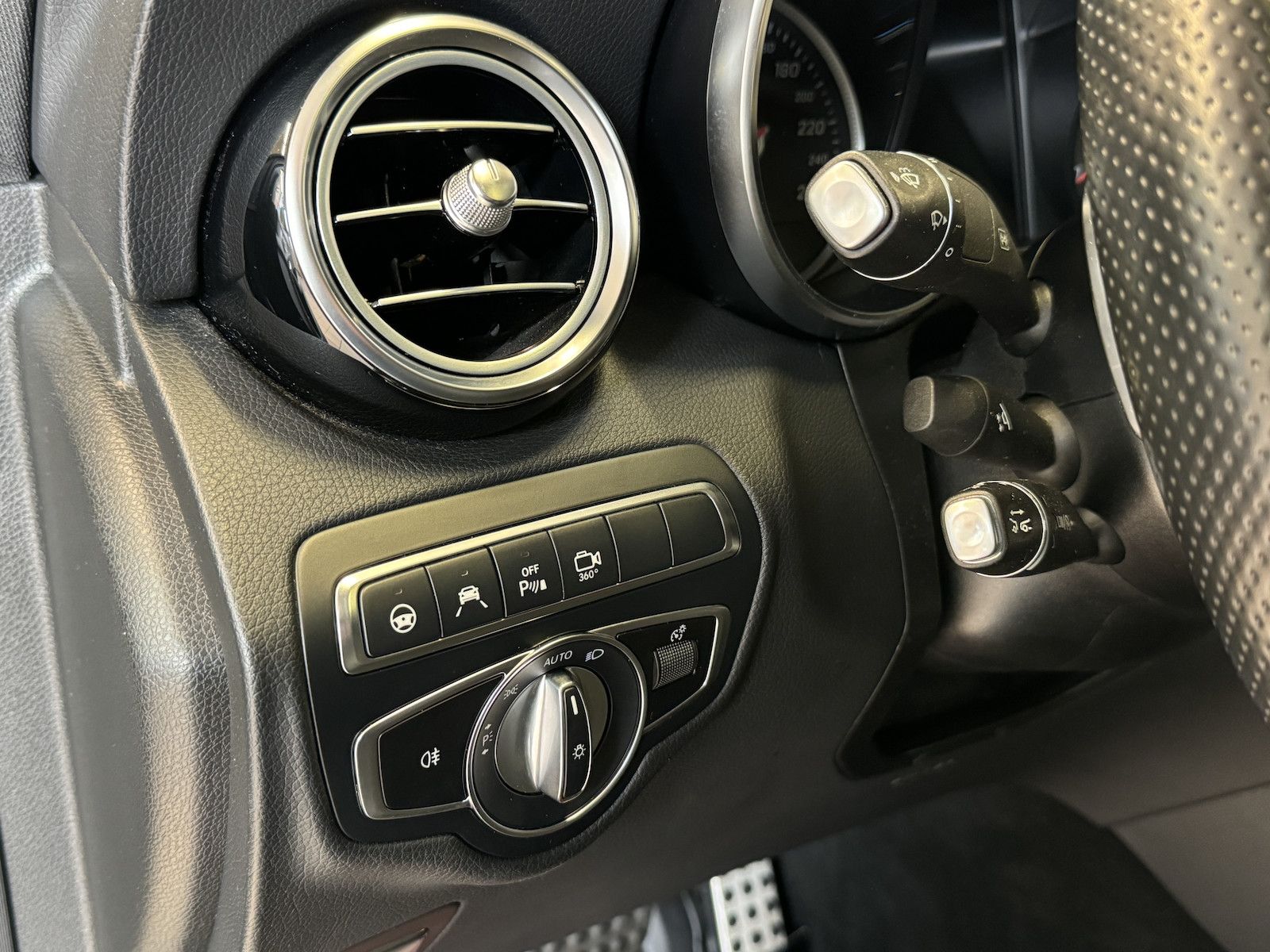 Fahrzeugabbildung Mercedes-Benz GLC 250 Coupe AMG/LED/Distronic/S-Dach/Memo/360°