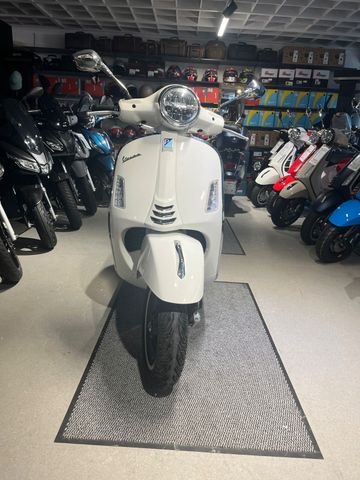 Vespa GTS 300 E5 Super weiß