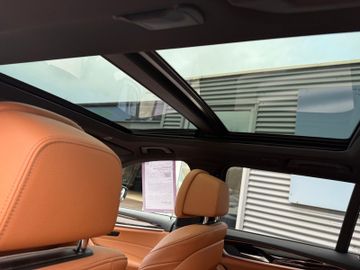 BMW 530 D Touring xDrive Sport Line+LED+StHz+Virtual