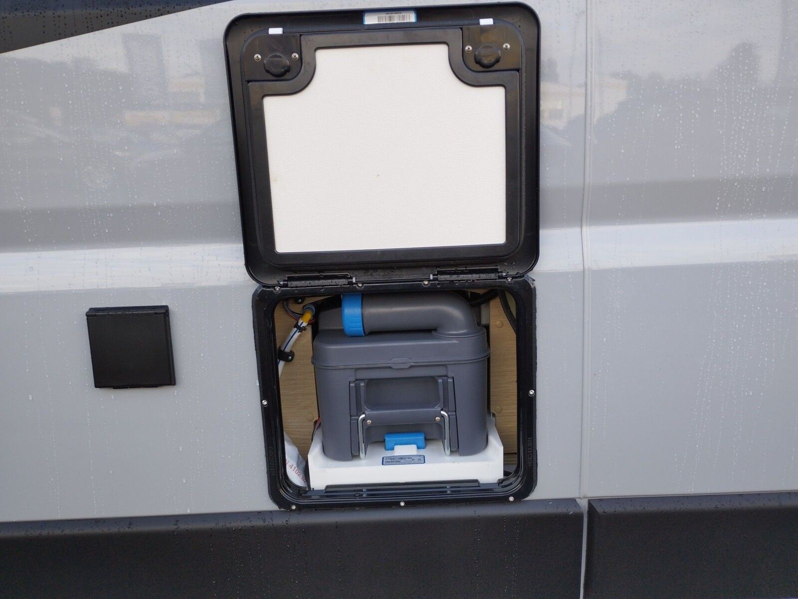 Fahrzeugabbildung Sunlight Adventure Cliff 602 Automatik, Dörr Edition, LTE