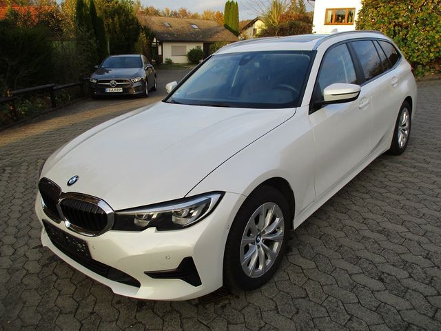 BMW 320 d xDrive+Vollleder+Panorama-Schiebedach