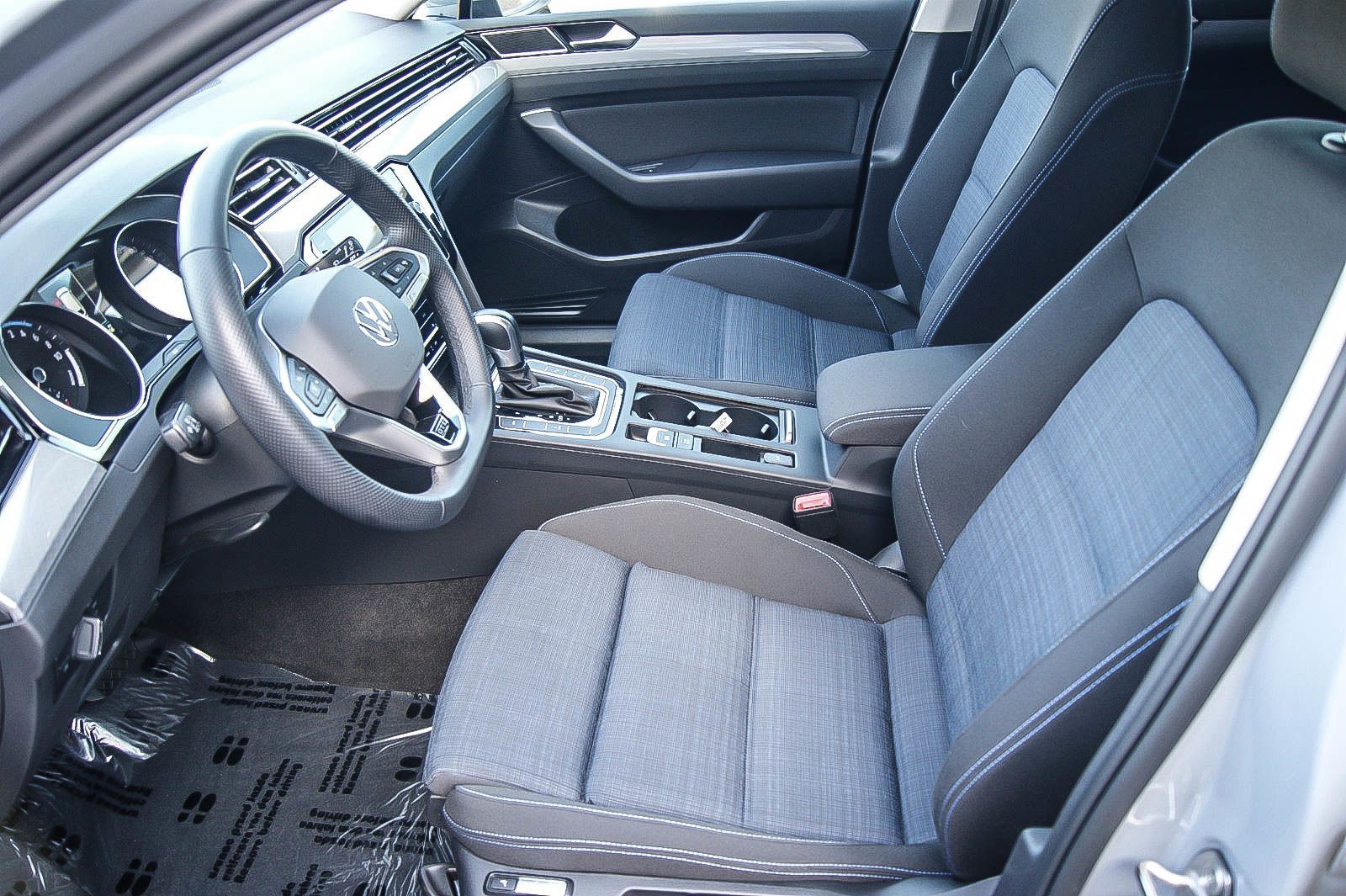 Fahrzeugabbildung Volkswagen Passat Variant HYBRID GTE iQ LED ACC NAVI 1.HAND