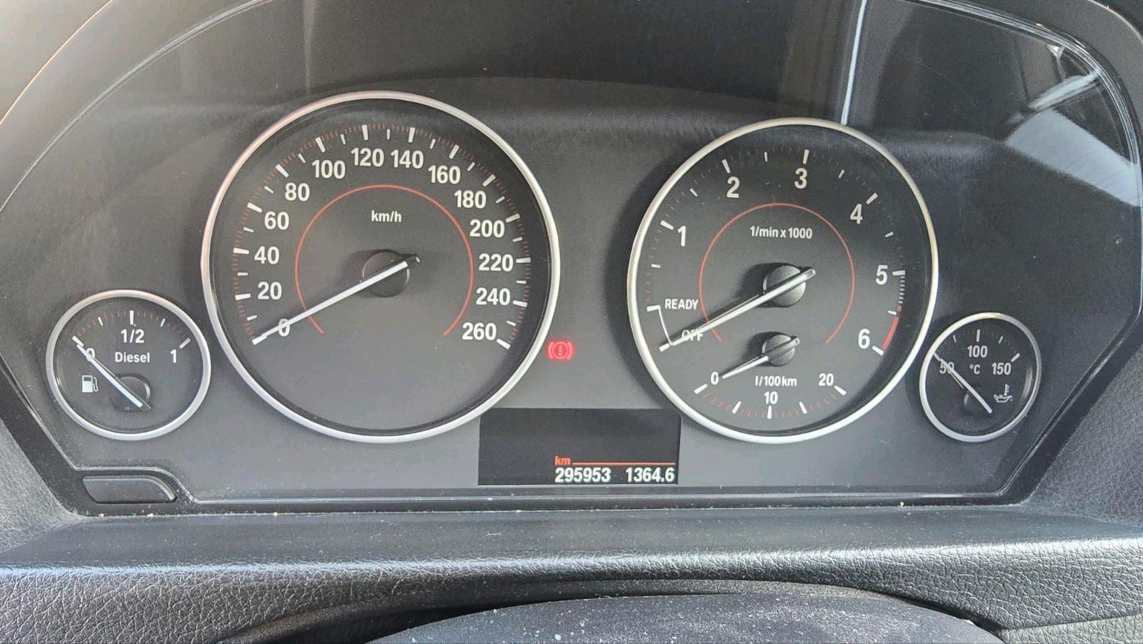 BMW 318 2013 — photo 13