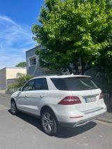 Mercedes-Benz ML 250 BlueTEC 4MATIC - - weiße Mercedes-Benz ML 250