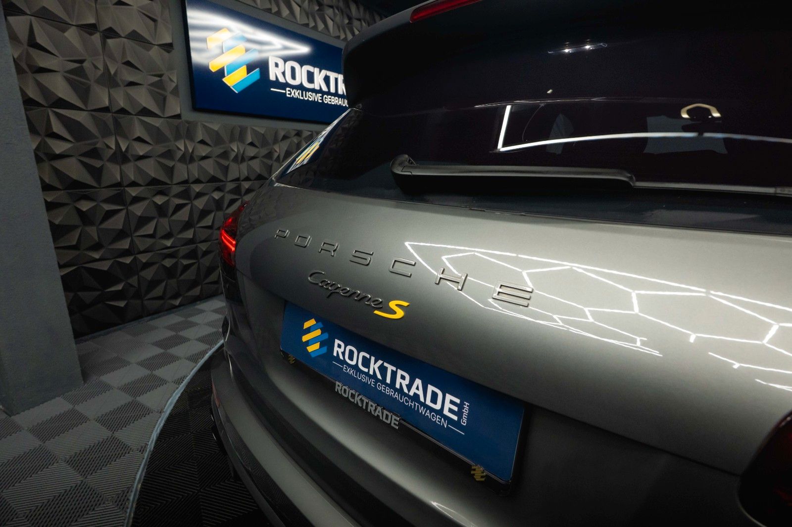 Fahrzeugabbildung Porsche Cayenne S Sport-Design Paket Carbon KERAMIK *LED