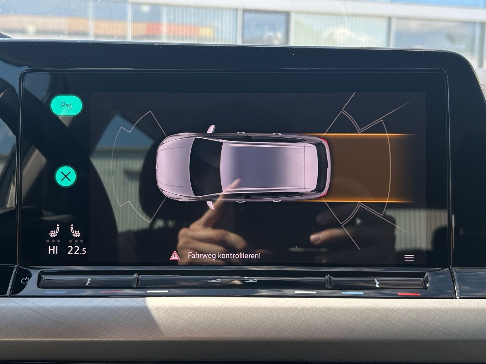 Fahrzeugabbildung Volkswagen Golf VIII Variant TDI Life DSG LED Navi ACC AHK