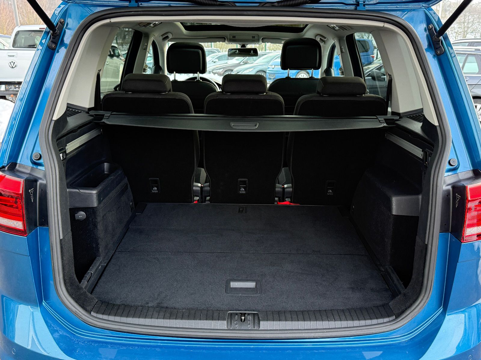 Fahrzeugabbildung Volkswagen Touran Comfortline ALLSTAR TSI ACC AHK Pano SHZ