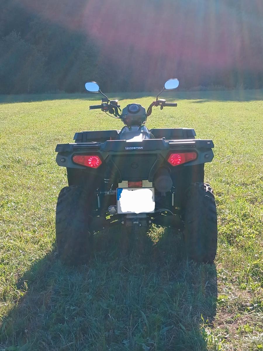 Polaris Sportsman 2015 — interior