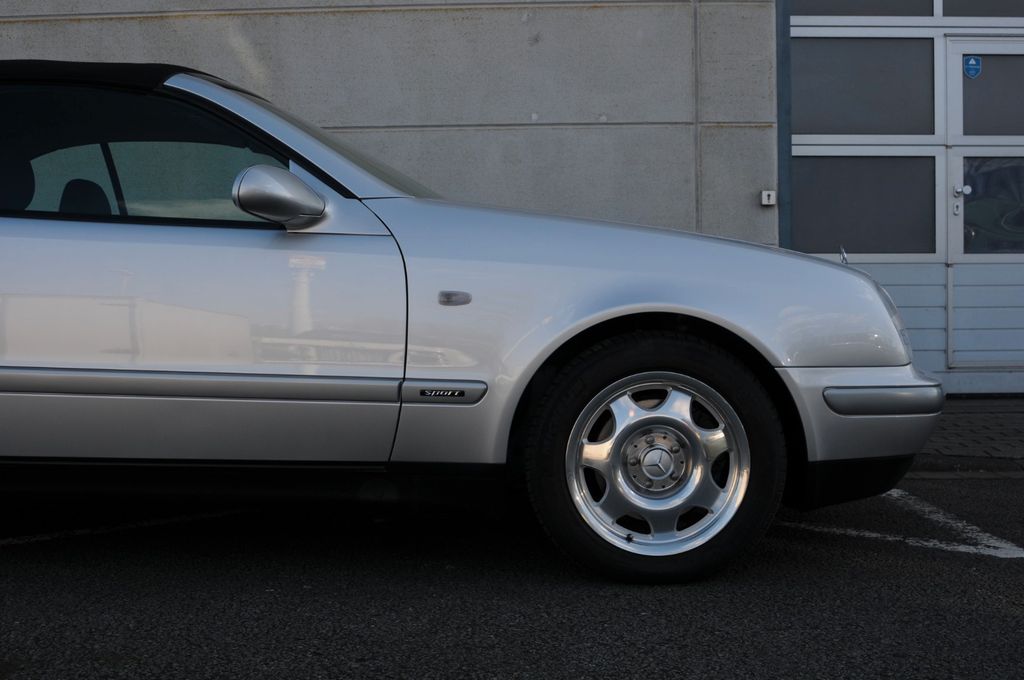 Mercedes-Benz CLK 230