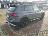 Volkswagen Tiguan 2.0 TDI SCR 176kW DSG 4MOTION OFFROAD... - Volkswagen Tiguan mit Diesel-Antrieb: Grau, Teilleder