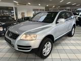 Volkswagen Touareg 3.2 V6*Sitzheiz*Elektr.Sitze*Tempo*127km - Volkswagen Touareg in Düsseldorf