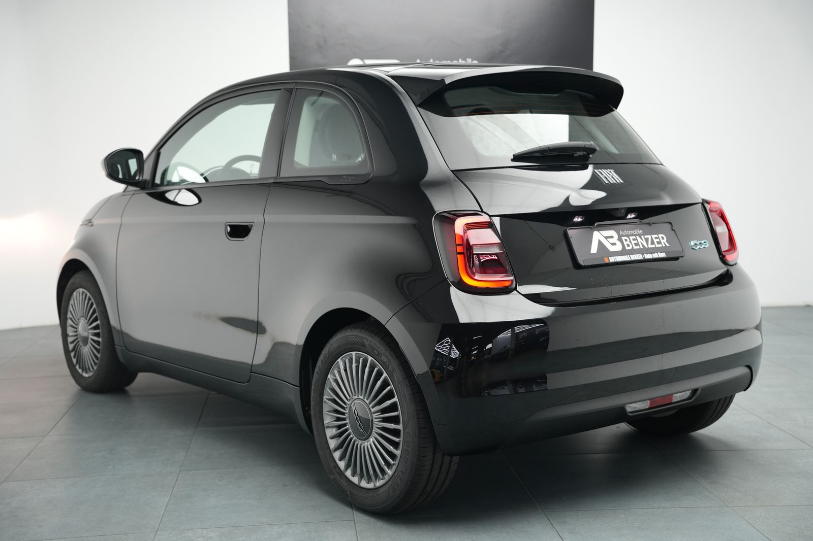 Fahrzeugabbildung Fiat 500 e Icon 42 Kwh *Kamera*Klima*Navigation*TOP