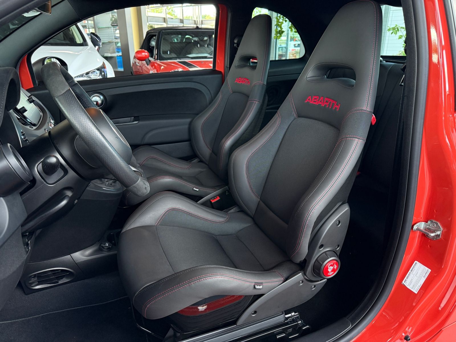 Fahrzeugabbildung Abarth 695 Competizione BEATS NAVI SABELT