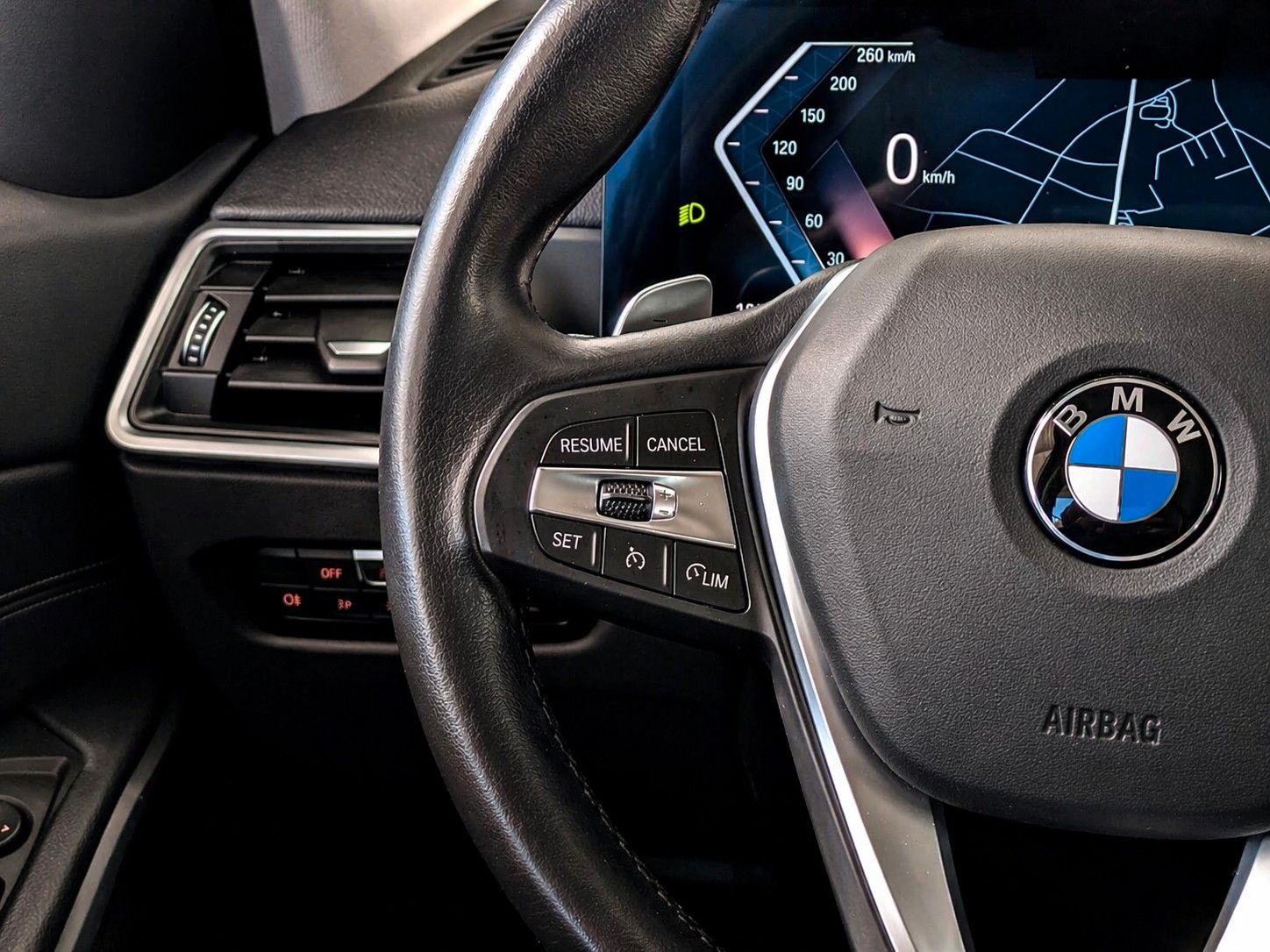 Fahrzeugabbildung BMW 320 d Touring AUT LEDER NAVI HUD LIVE COCKPIT