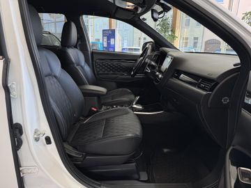 Mitsubishi Outlander PHEV PLUS Spirit-Paket 2.4 MIVEC 4WD
