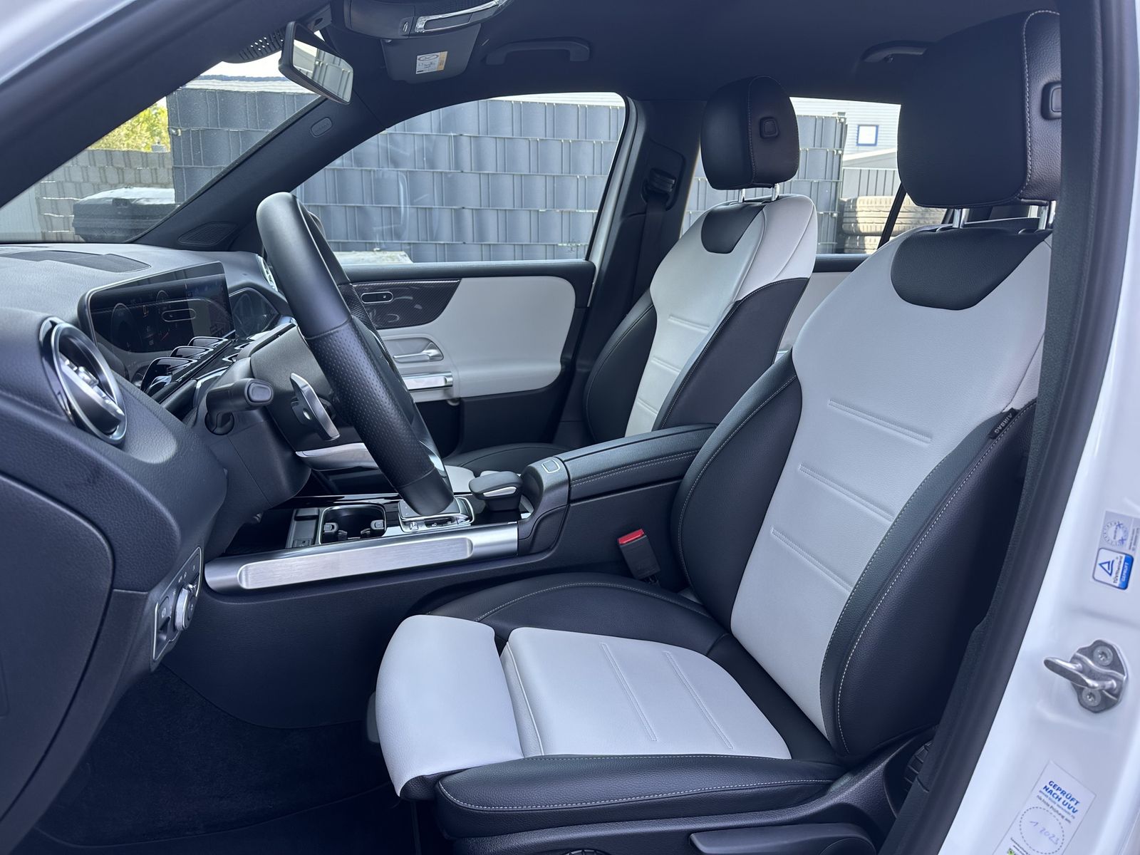 Fahrzeugabbildung Mercedes-Benz GLB 220d AMG Line NAV+KAMERA+19ZOLL+WIDESCREEN