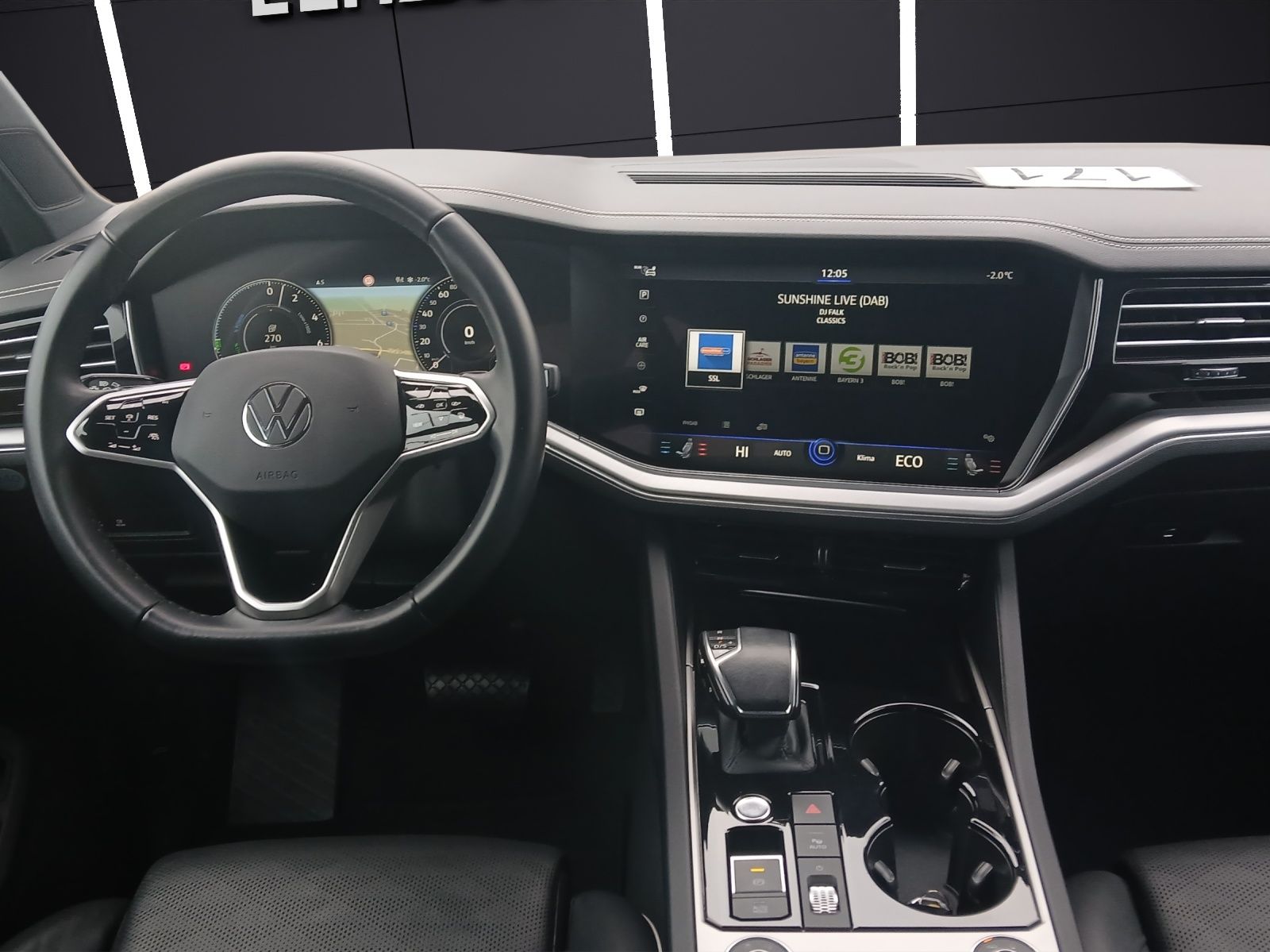 Fahrzeugabbildung Volkswagen Touareg eHybrid Elegance 4M Matrix AHK HUD Pano