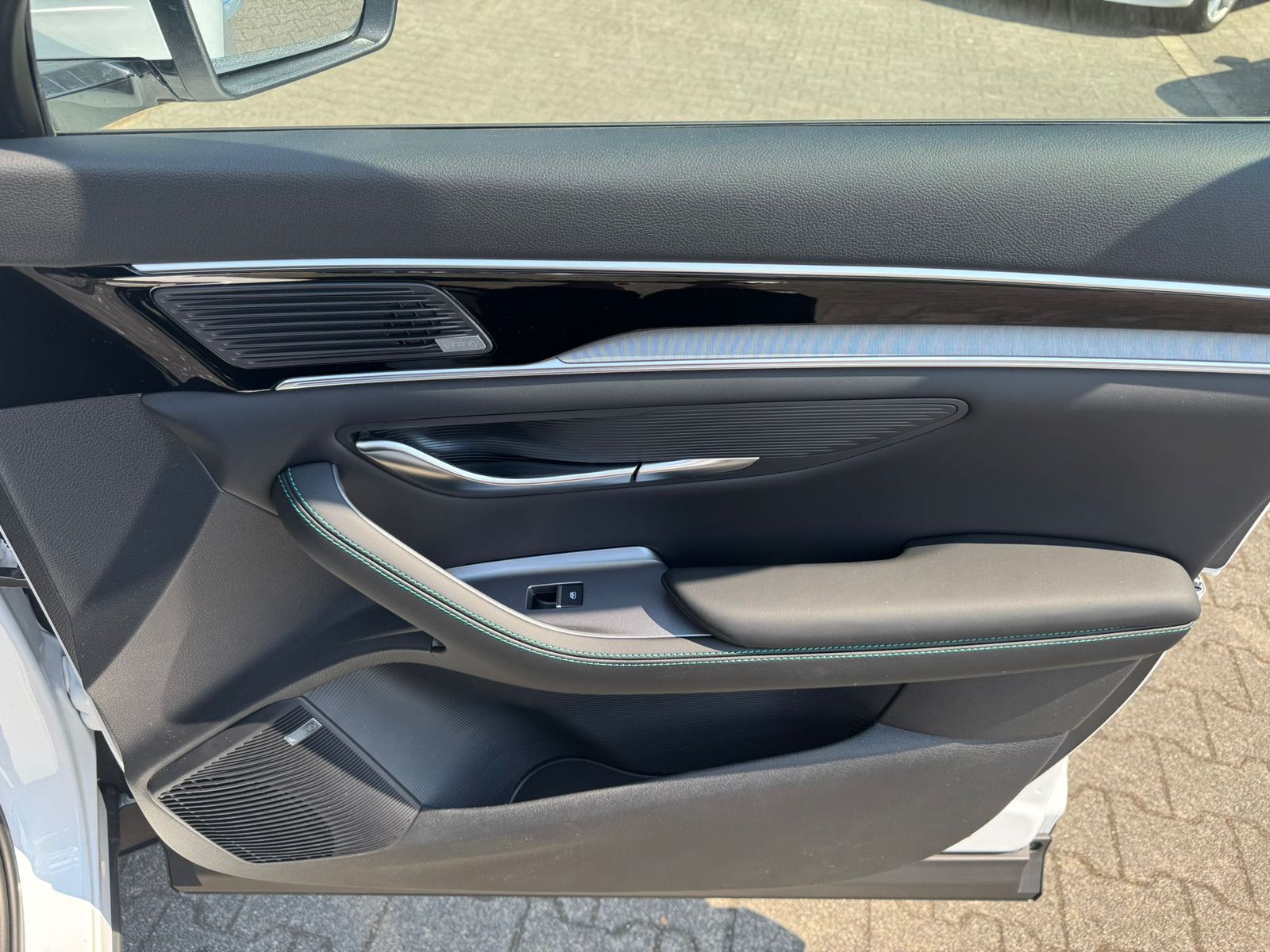 Fahrzeugabbildung BYD SEAL U DM-i PHEV PANO+HEAD+NAVI+LED+SHZ+360°+19"