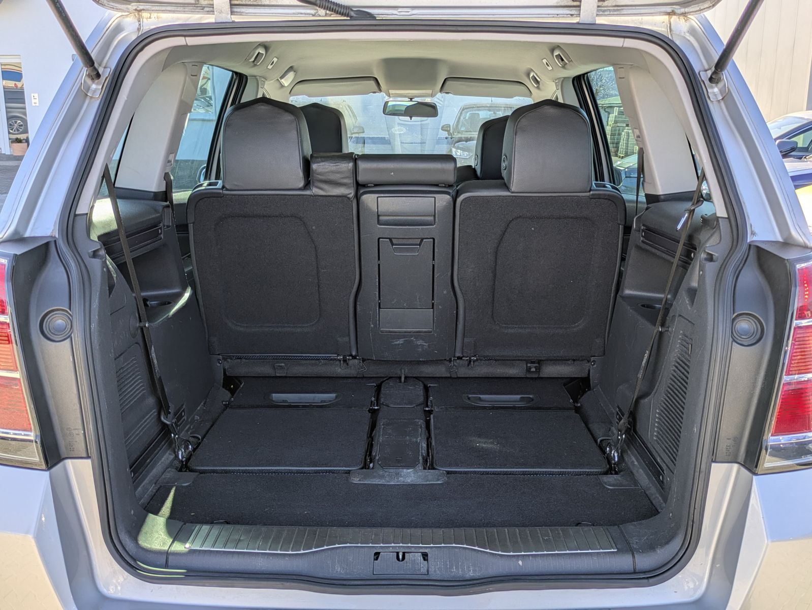 Fahrzeugabbildung Opel Zafira OPC 241PS 7-SITZER*TEMP*Recaro*PDC*IDS