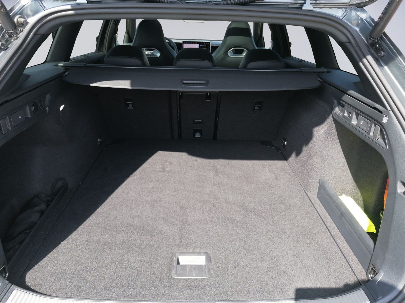 Passat R-Line 2.0 TDI 4MO STHZ+LEDER+AHK+PANO+