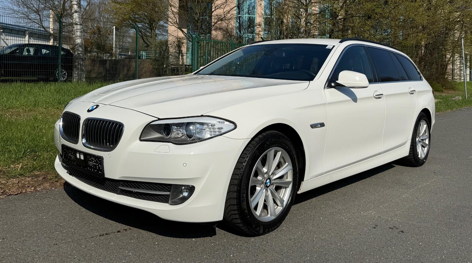 BMW 520 i Aut.Tour/Navi/Rückfahr./Bi.Xenon/Aut.Heck.
