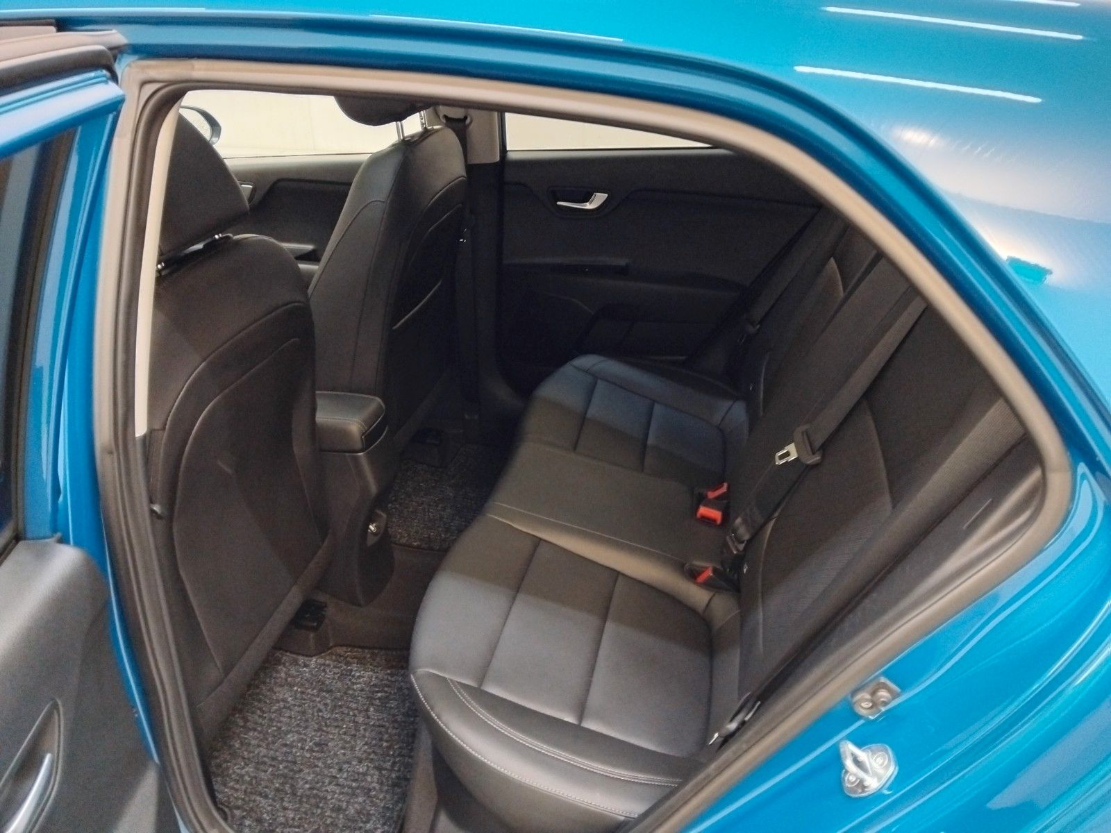 KIA Rio (06/2026, Benzin)