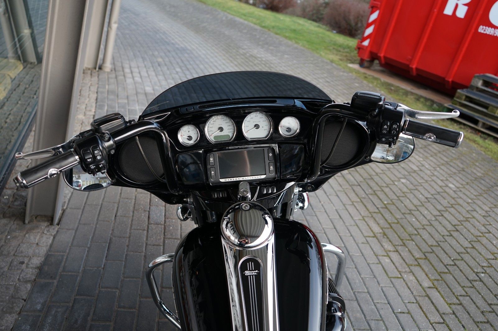 Fahrzeugabbildung Harley-Davidson Street Glide Special 107 FLHXS mit viel Zubehör
