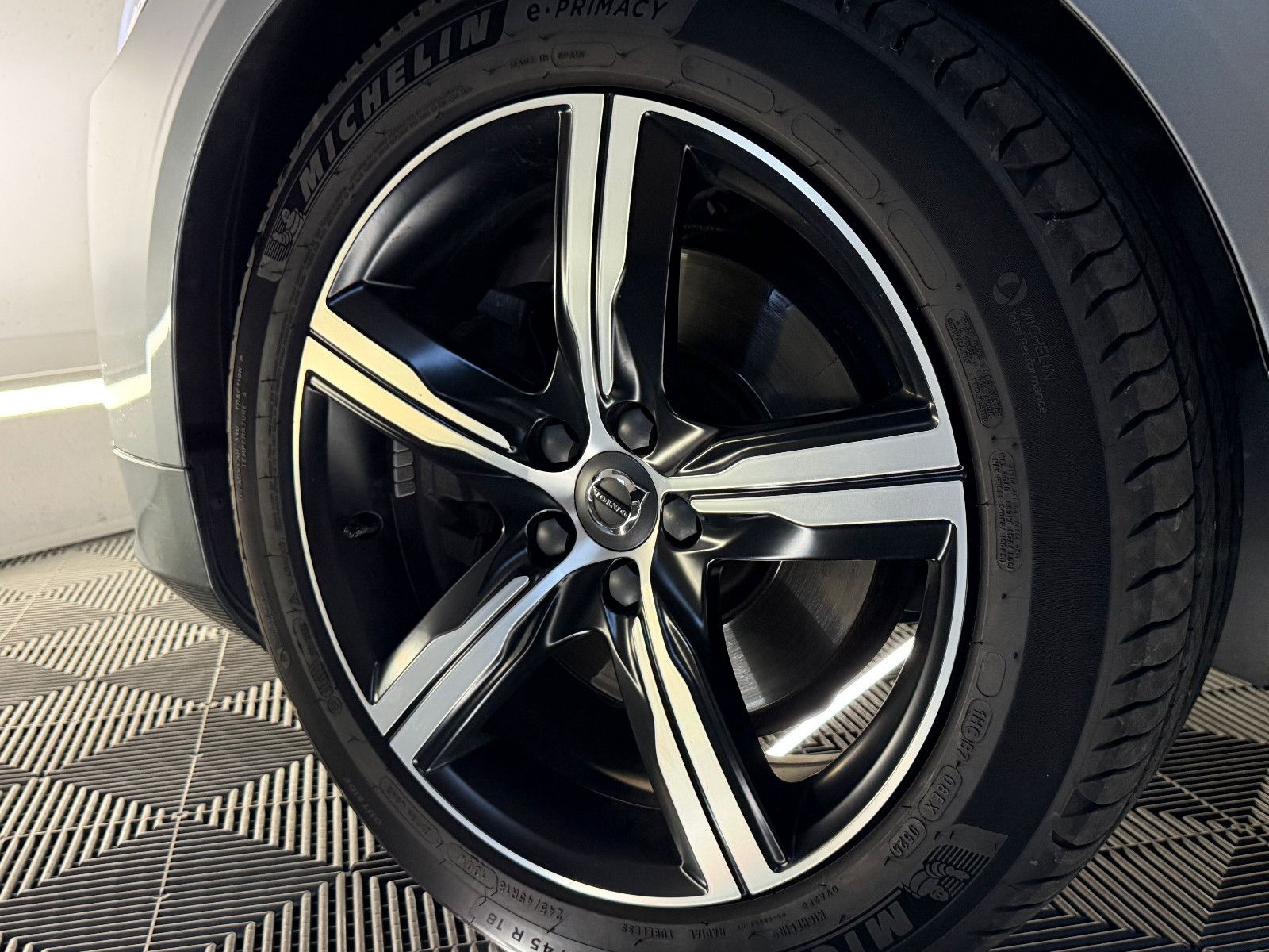 Fahrzeugabbildung Volvo V90 Kombi R Design D5 AWD/MEMORY/AHK/LED/KAM