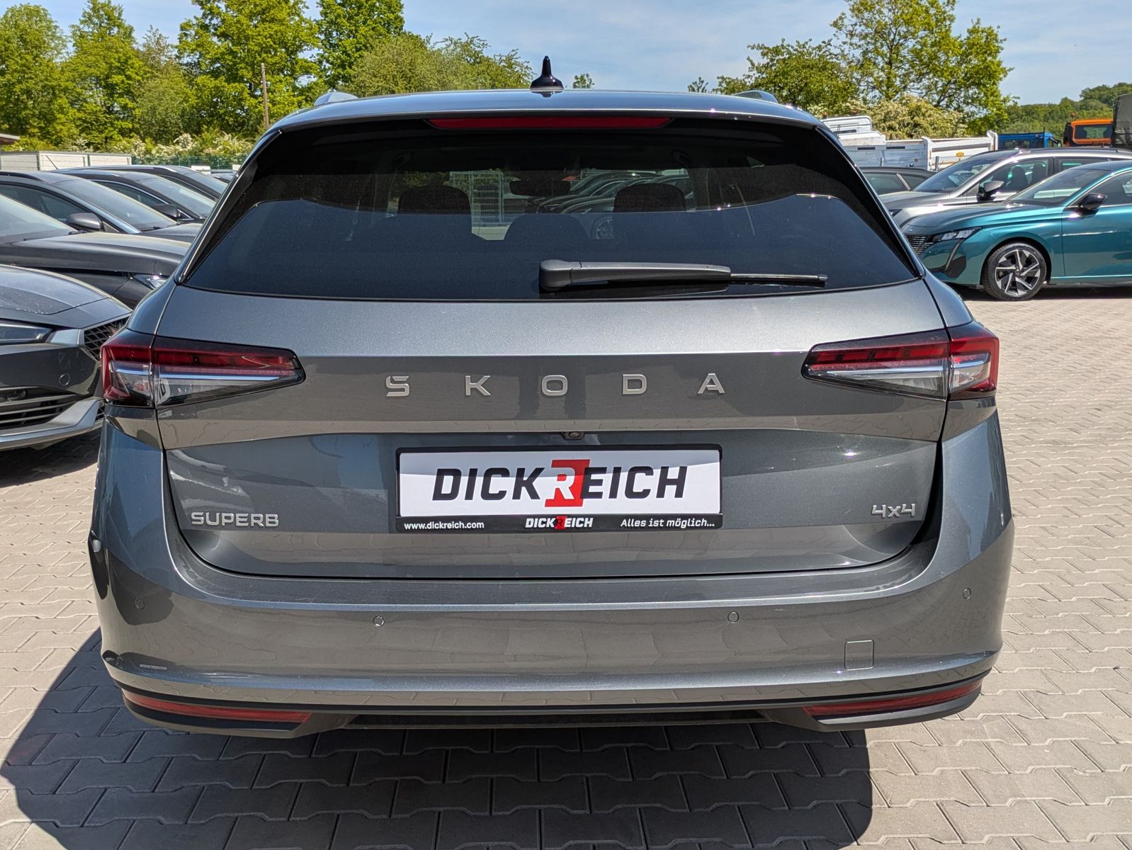 Fahrzeugabbildung SKODA Superb 2.0 TDI 4x4 Selection MATRIX*AHK*PANO*19"