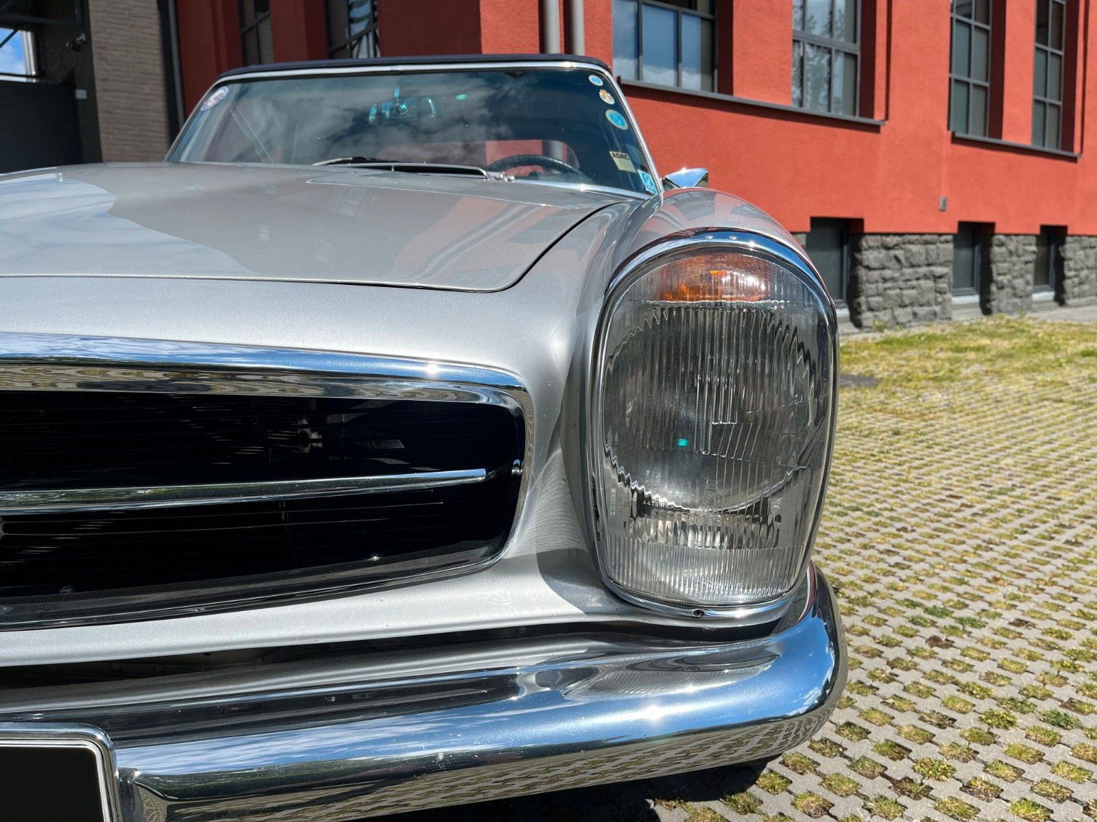 Fahrzeugabbildung Mercedes-Benz 230 SL