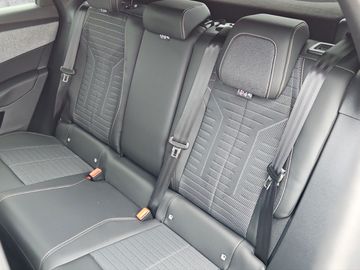Peugeot 3008 1.2 145 Allure 360+Kam.+KeyLess+LED+Navi