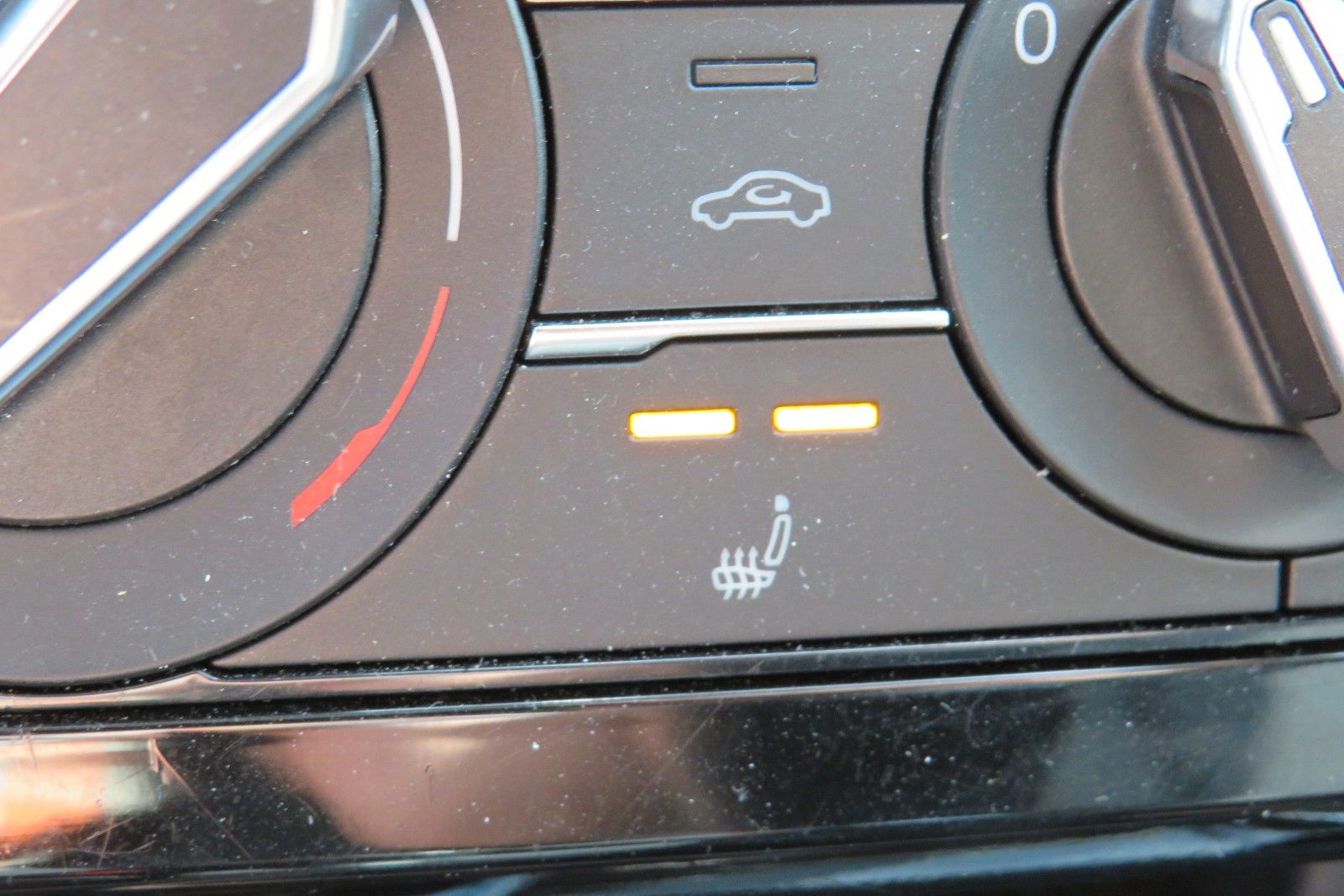 Fahrzeugabbildung Volkswagen T-Cross Life LED SPORT-PAKET SITZH. NAVI APP