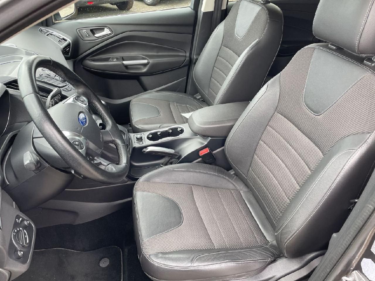 Fahrzeugabbildung Ford Kuga Titanium