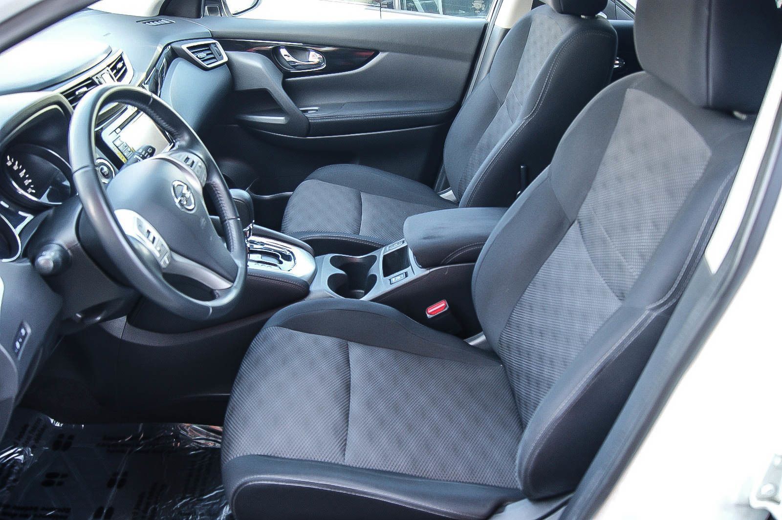 Fahrzeugabbildung Nissan Qashqai DIG-T 12 N-Connecta KAMERA RENTNERBESITZ