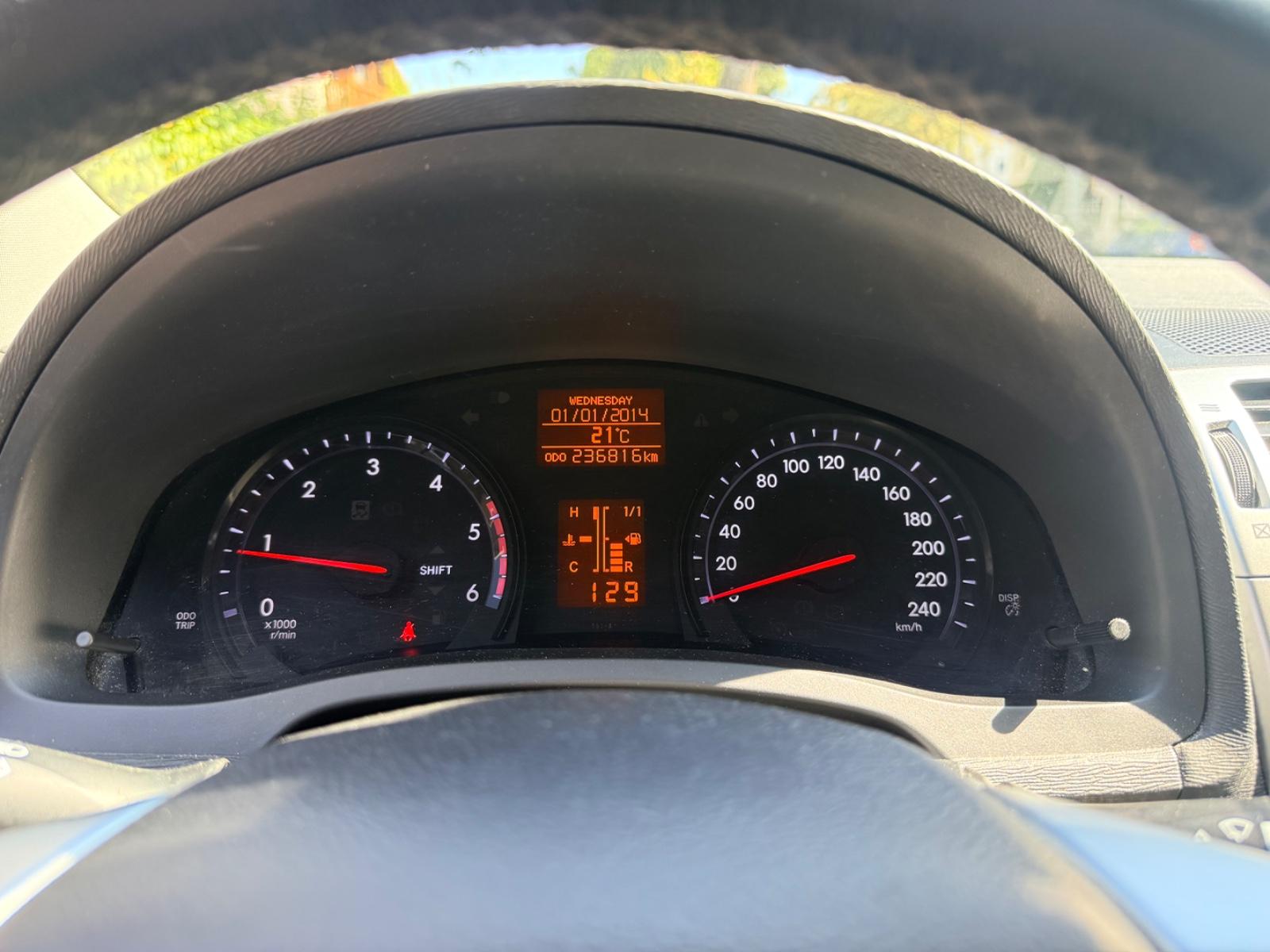 Toyota Avensis 2014 — photo 19