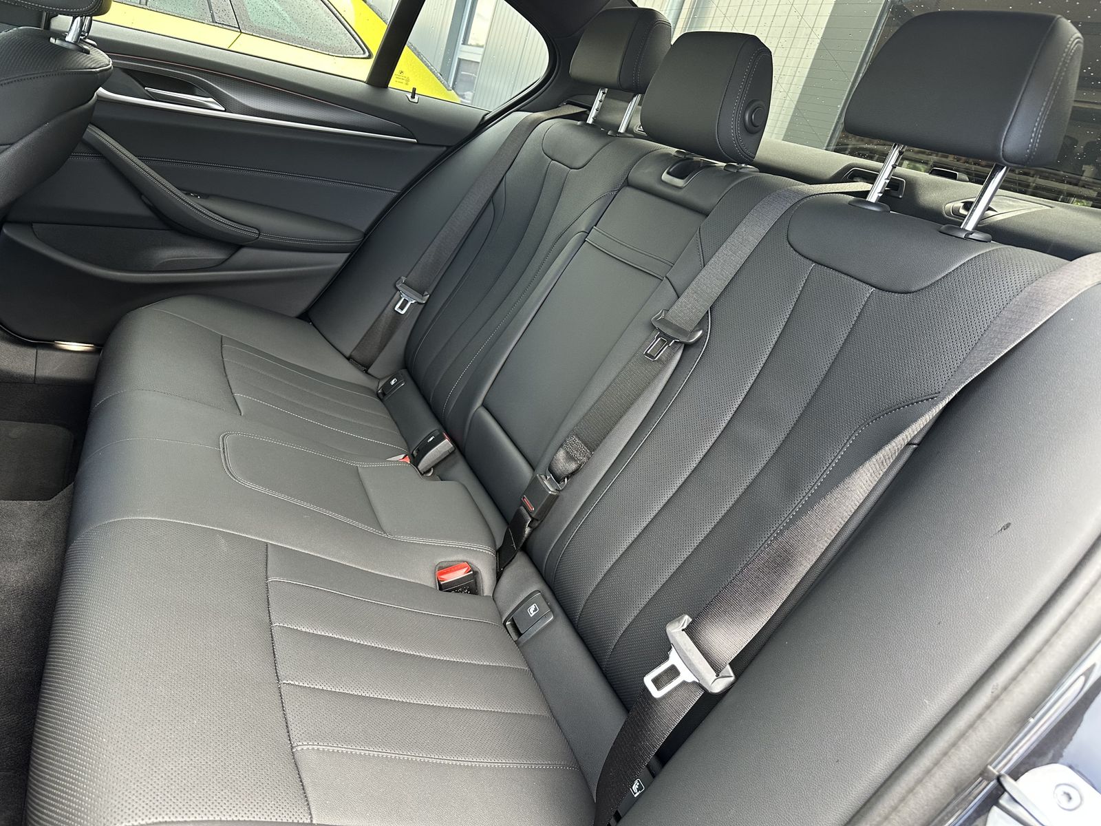 Fahrzeugabbildung BMW 520d M-Sport NAV+LED+ACC+SHZ+VCOCK+LEDER+KEYLESS