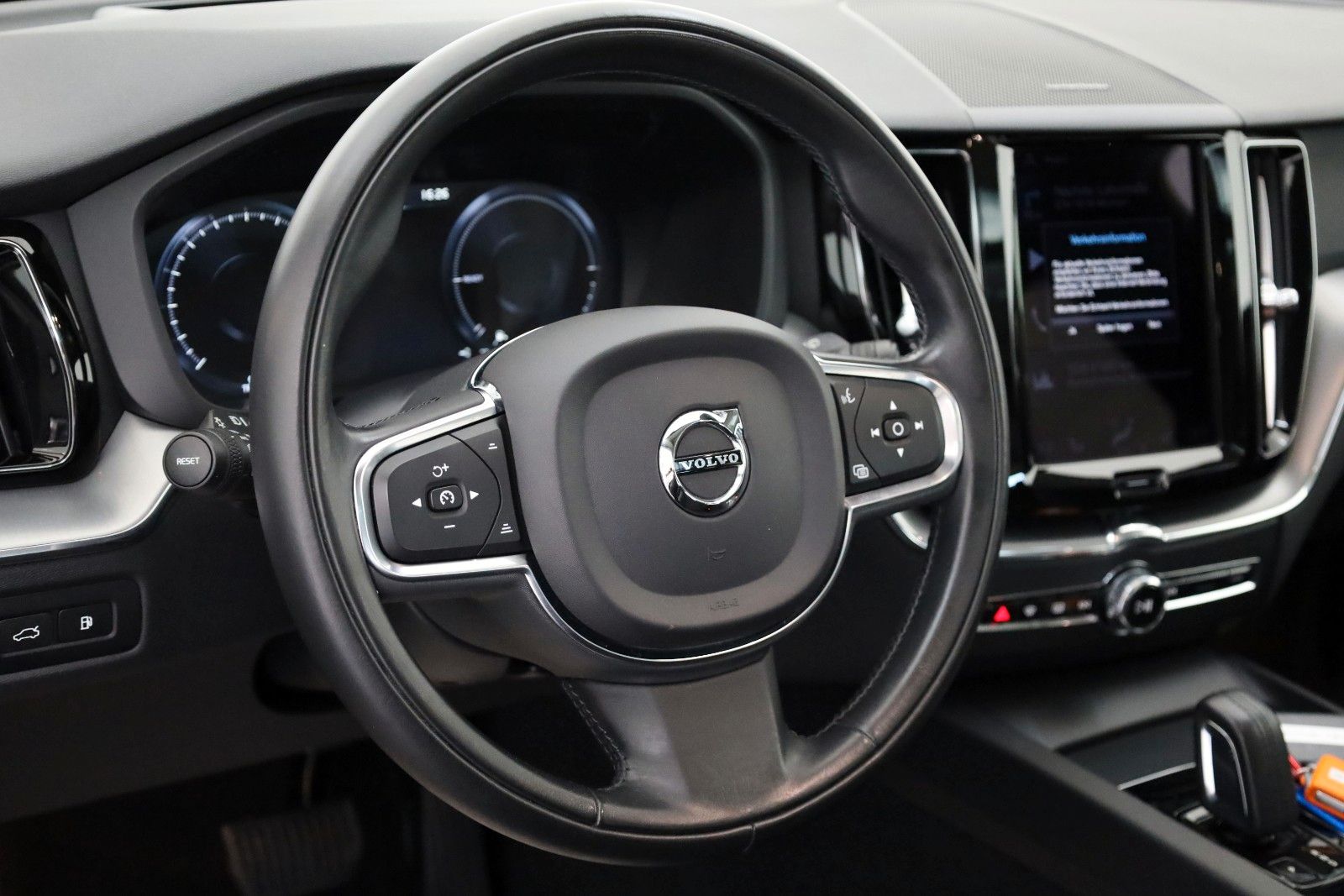 Fahrzeugabbildung Volvo XC60 T6 AWD R Design,HUD,Panoram,360°,4xSHAHK+WR