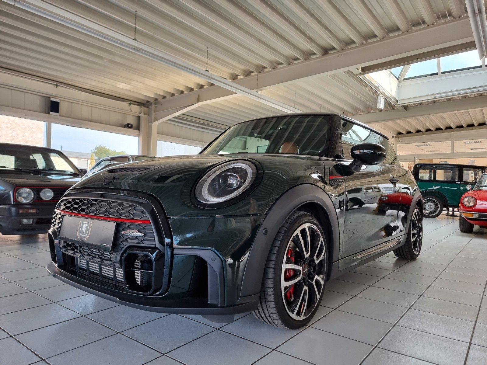 Fahrzeugabbildung MINI John Cooper Works/H&K/Pan/Full/Gar. 2027
