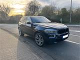BMW X5 xDrive40d M-Paket  Voll/SoftClose/HUD - blaue BMW X5