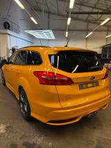 Ford Focus Turnier ST 1.Hand 8-Fach bereift - Ford Focus aus 2012 mit Diesel-Antrieb: Kombi