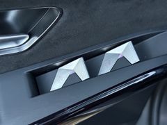 Fahrzeugabbildung DS Automobiles DS 7 Crossback E-Tense 300 4x4 Perform. Line +